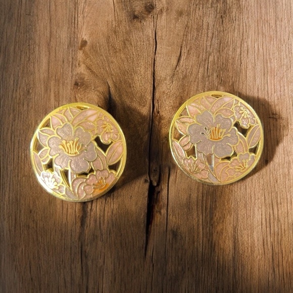 Vintage 1970's Soft Pink
Cloisonne Floral Enamel Gold
Tone Push Back Earrings - Picture 1 of 8